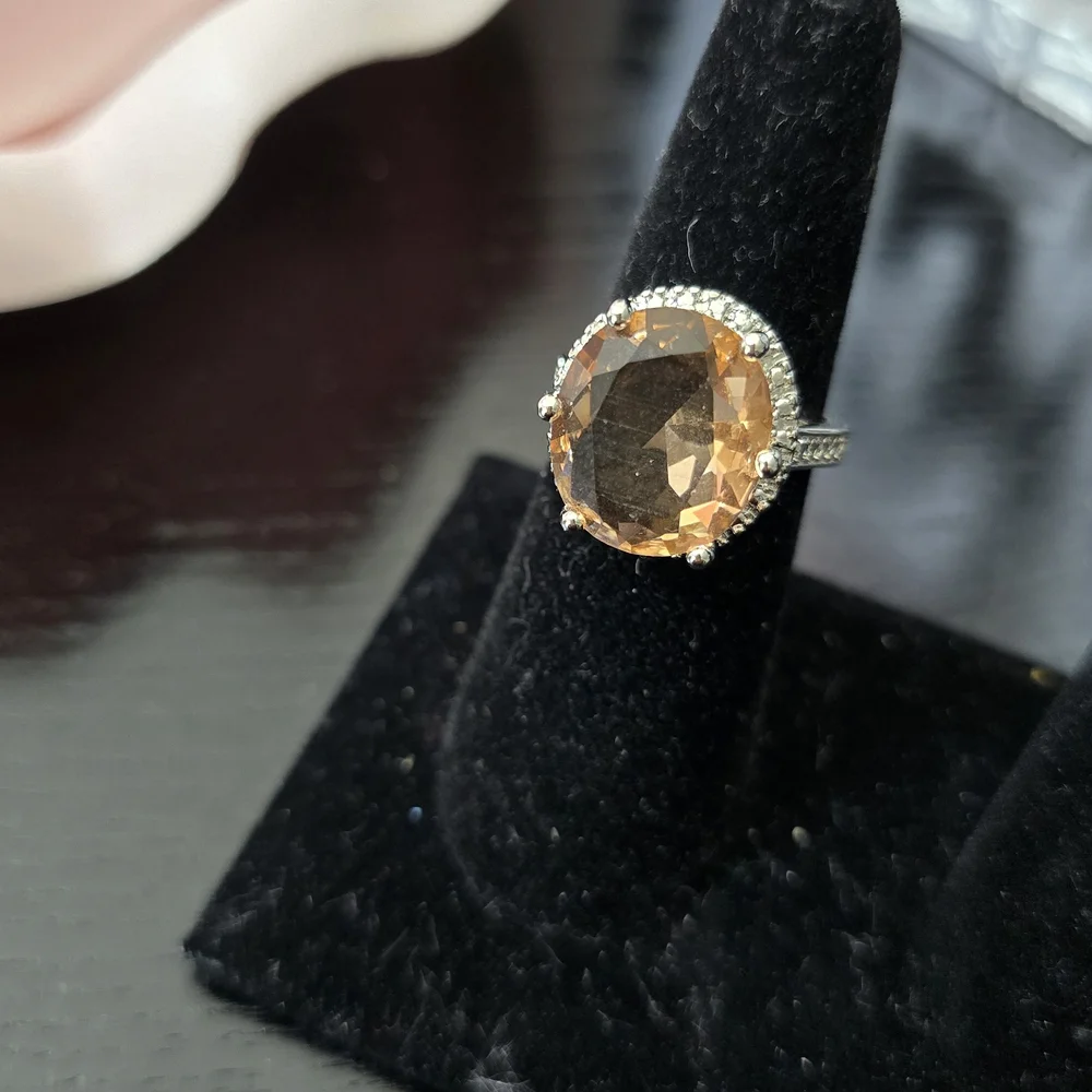 Vintage-Inspired Silver and Gold Ring with Halo Design - Picture 3 of 3